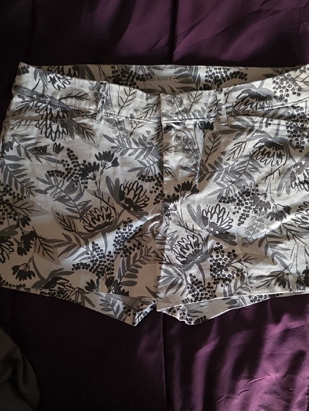 GUC Old Navy Floral Print Women's Shorts - Light Gray